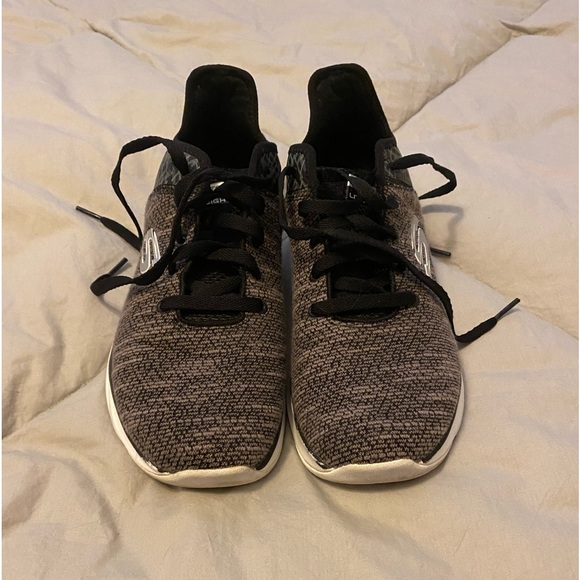 Skechers Shoes - Sketchers Lite-Weight tennis shoes sz 8.5 gently used